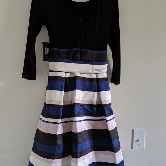Color block A- line dress - Picture 2 of 4